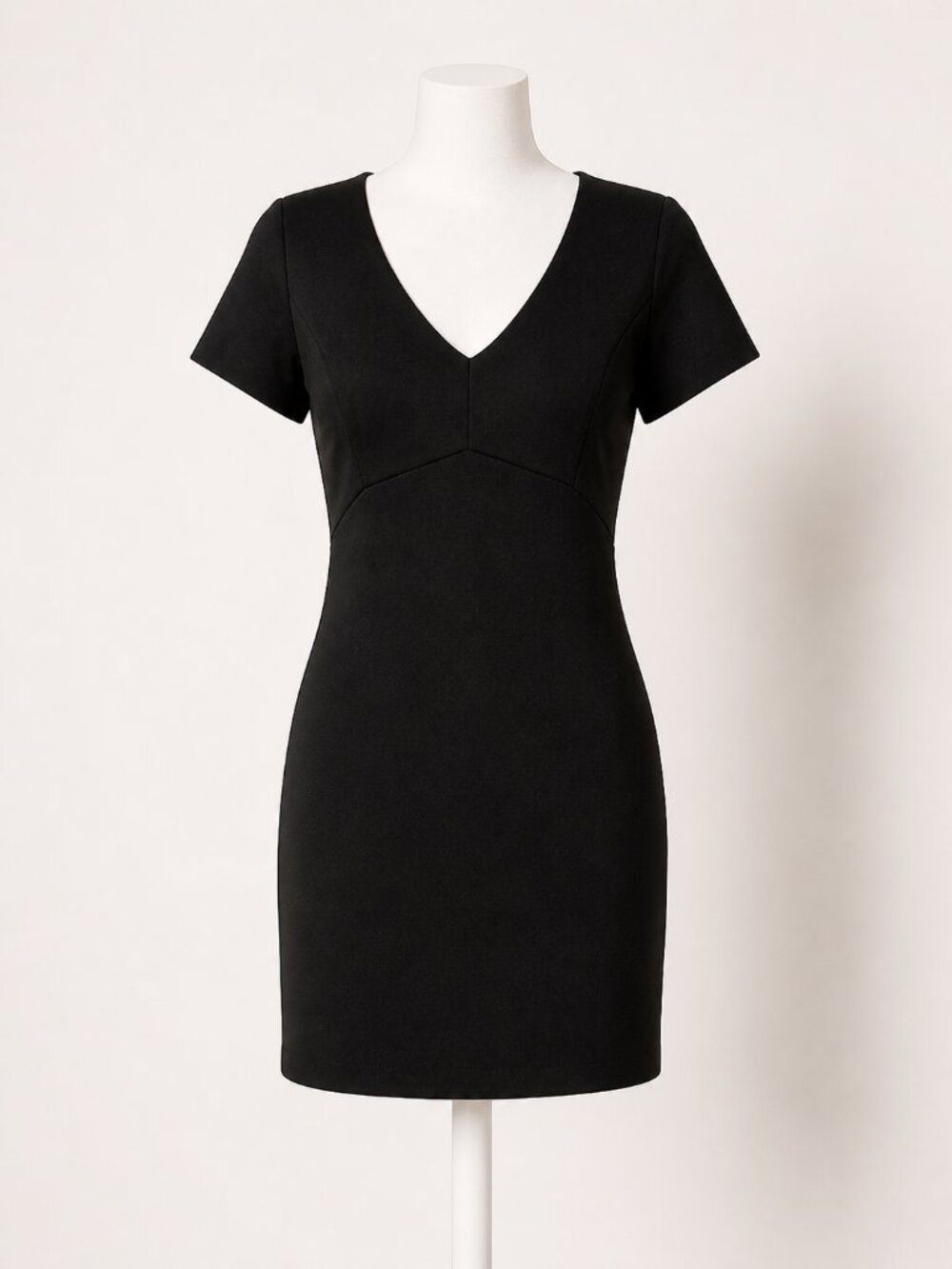 Betsey Johnson Black V-Neck Sheath Dress Size 2 Classic Cherry Lining